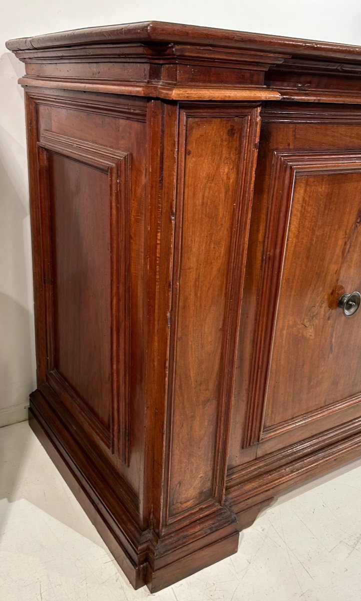 Important Sideboard Entirely In Walnut From The Papal States, Mid-17th Century.-photo-3