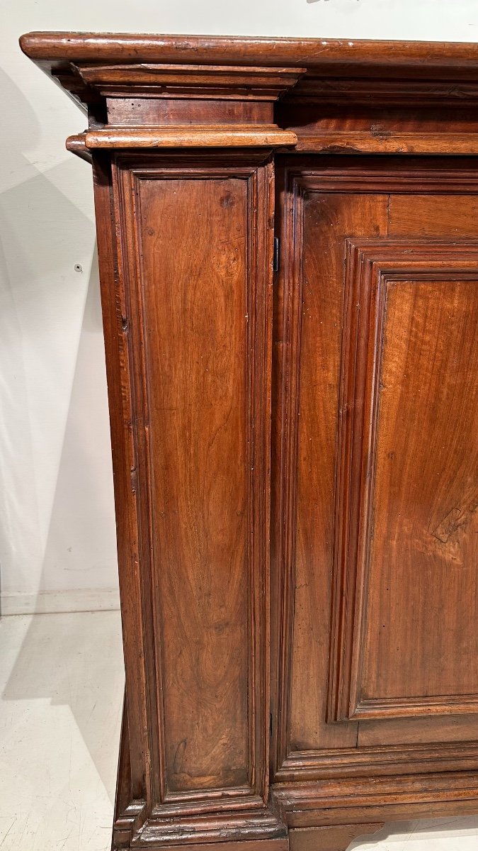 Important Sideboard Entirely In Walnut From The Papal States, Mid-17th Century.-photo-2