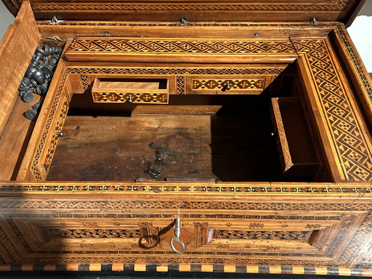 Precious Carthusian Chest Richly Inlaid In Fine Woods With Chessboard, Early 16th Century.-photo-2