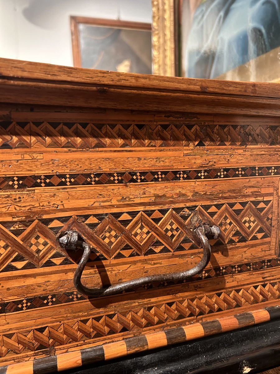 Precious Carthusian Chest Richly Inlaid In Fine Woods With Chessboard, Early 16th Century.-photo-3