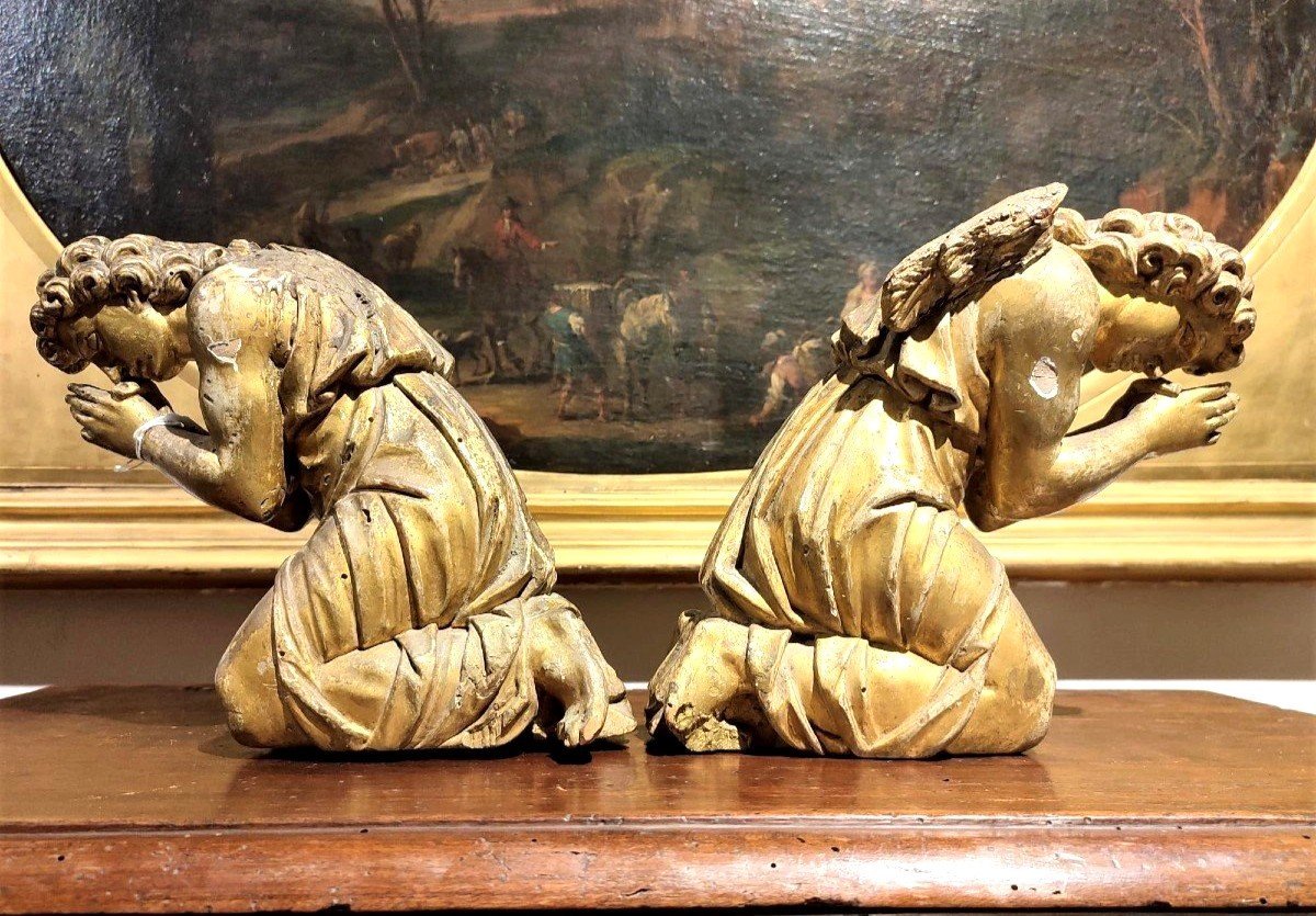 Paire d'Anges Agenouillés En Bois Sculpté Et Doré. Italie Centrale Du XVIIeme S.-photo-3