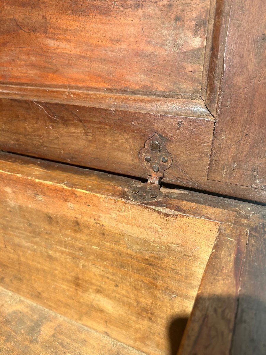 Finely Carved Walnut Centre Chest, 16th Century Tuscany.-photo-5