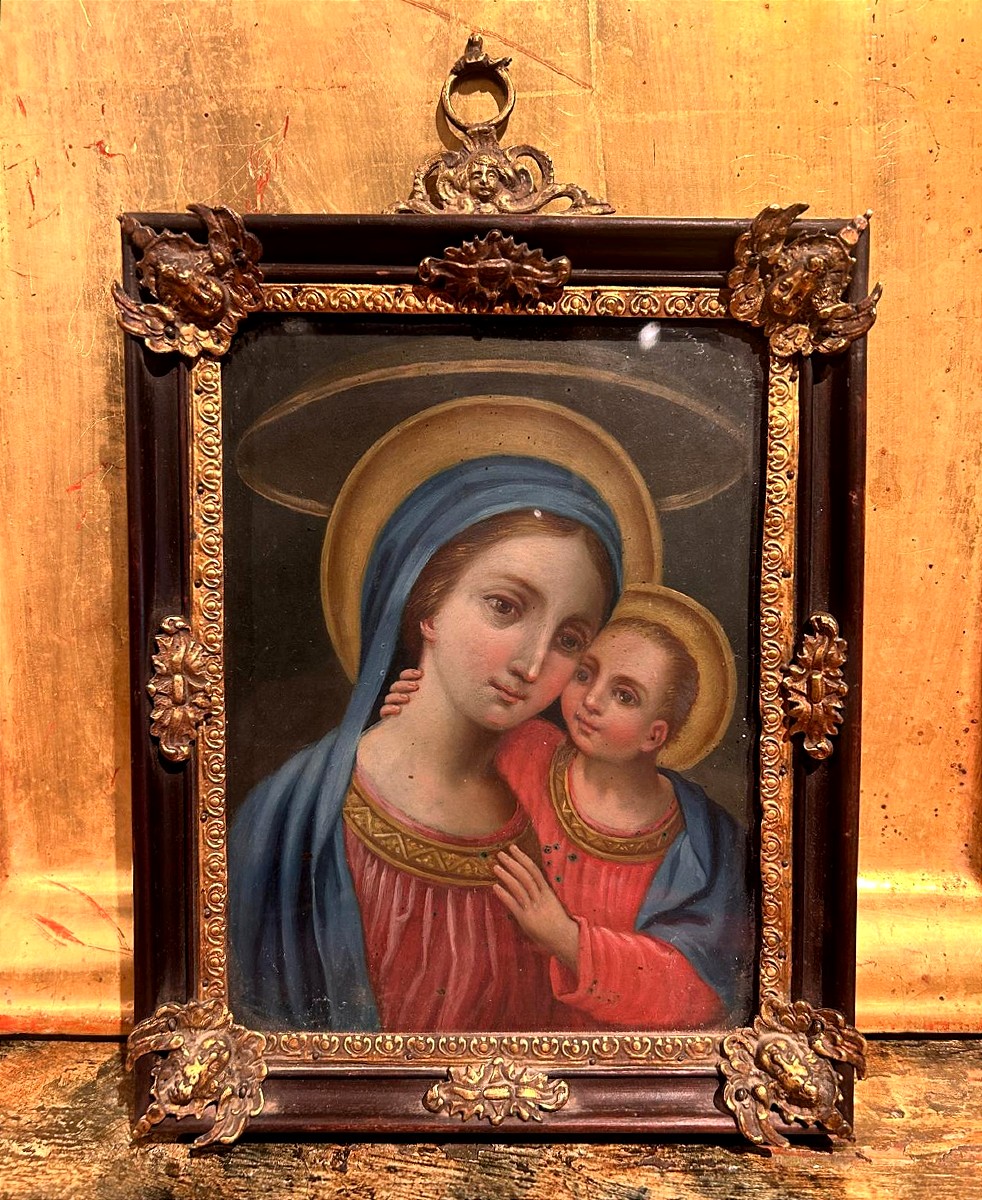 Vierge à l'Enfant, huile sur cuivre dans un cadre avec inserts en bronze.