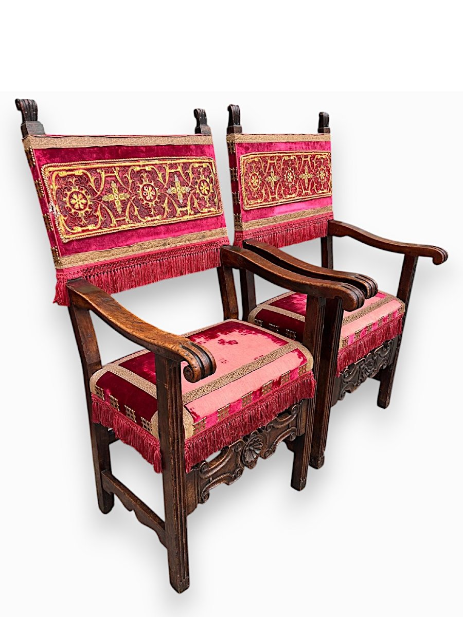Chaises hautes en noyer sculpté du XVIIe siècle, Lombardie.-photo-2