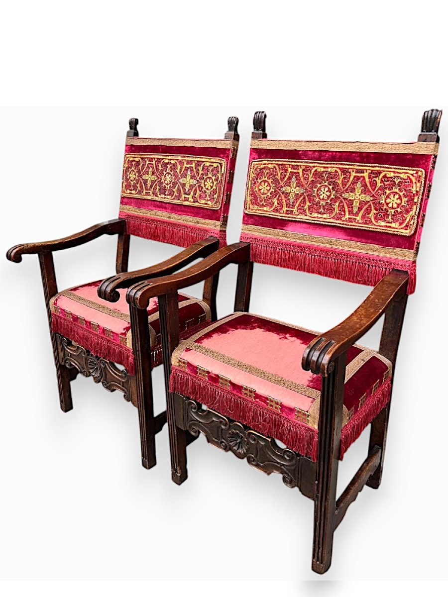 Chaises hautes en noyer sculpté du XVIIe siècle, Lombardie.-photo-3