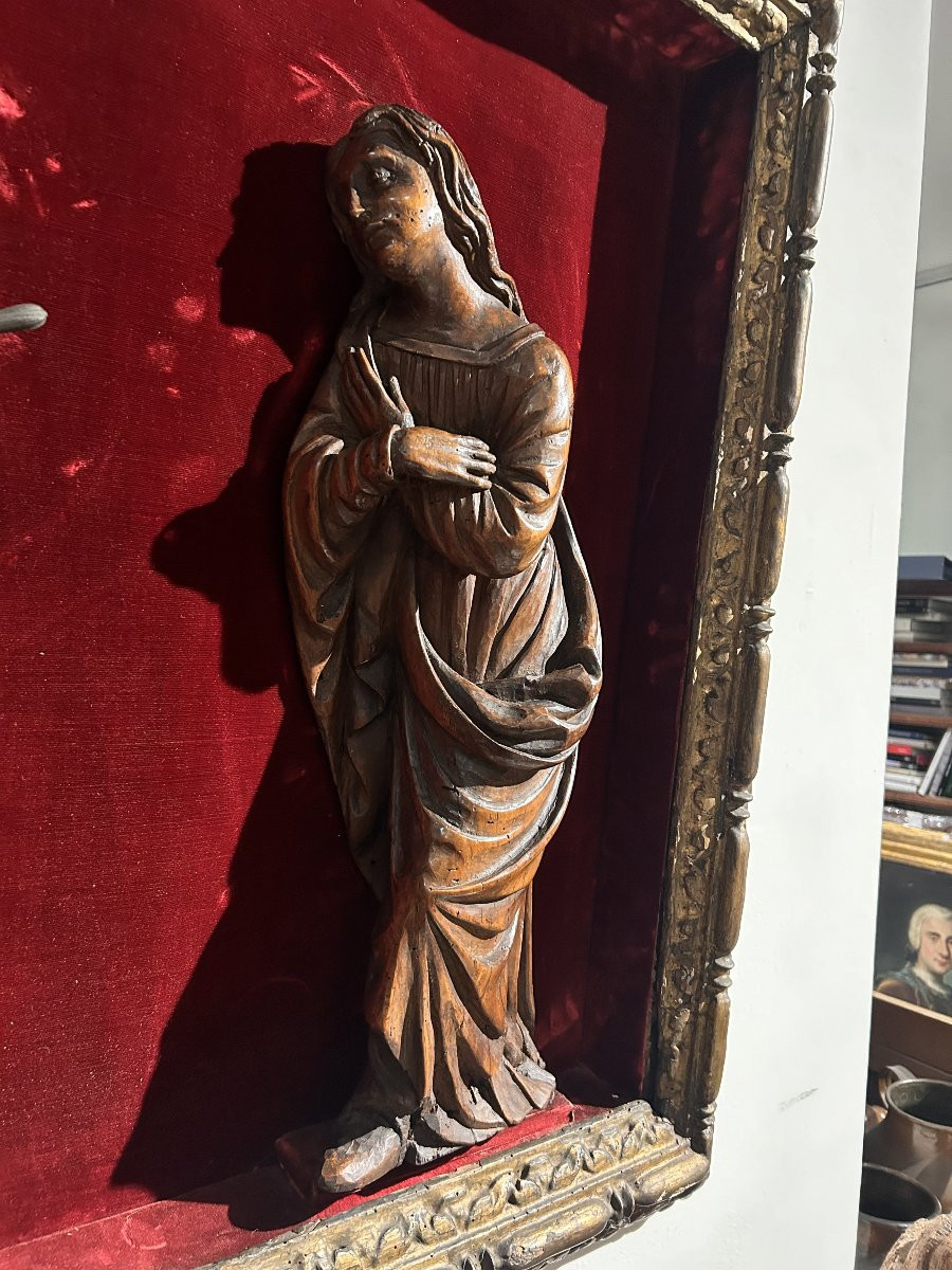Annunciation In Carved Wood Within A Finely Carved Frame, 1st Half Of The 17th Century.-photo-3
