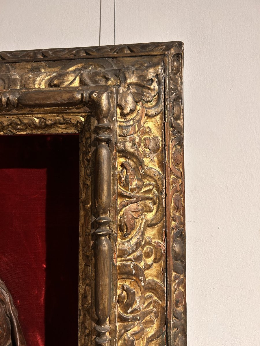 Annunciation In Carved Wood Within A Finely Carved Frame, 1st Half Of The 17th Century.-photo-4