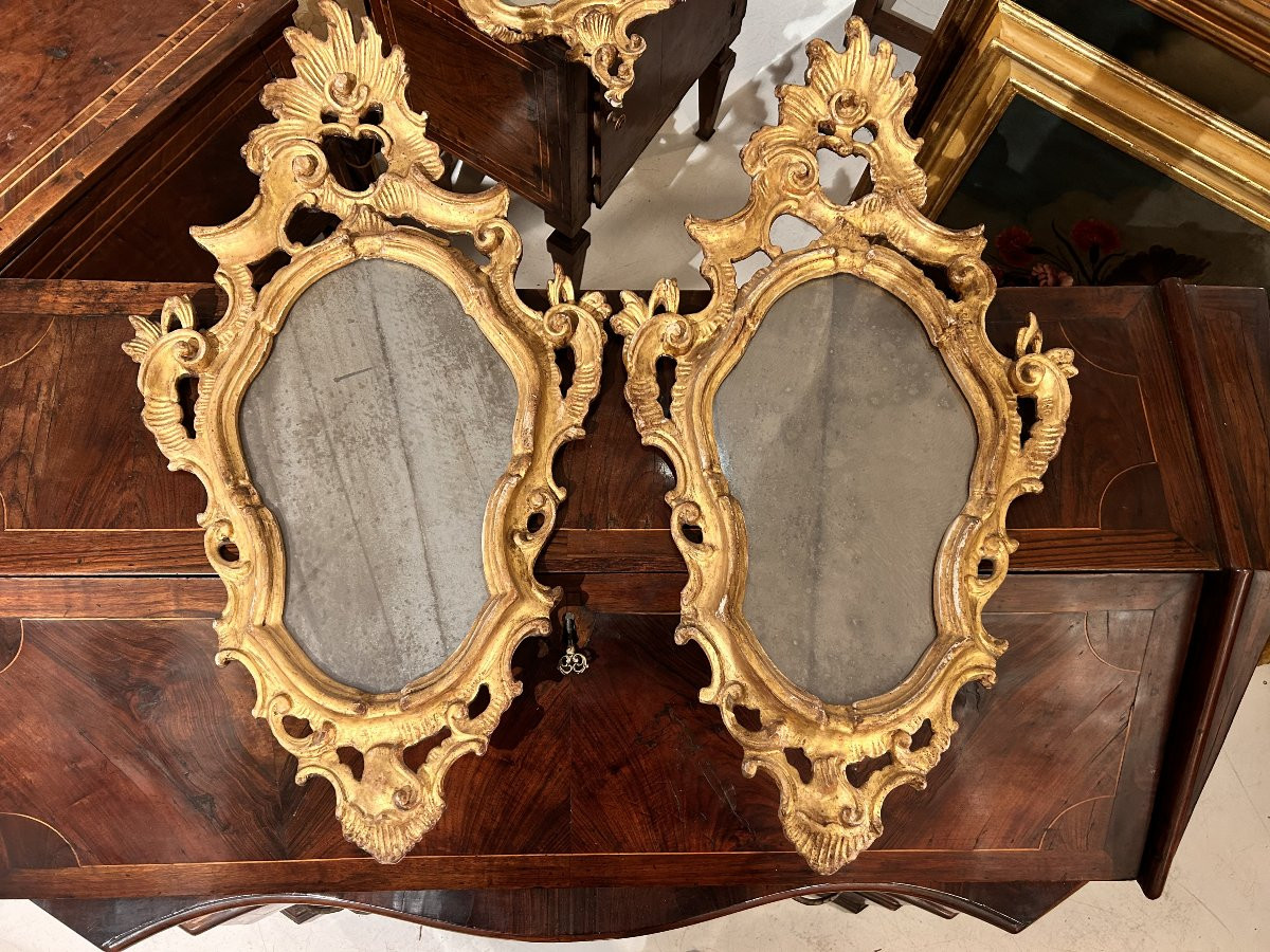 Paire de miroirs sculptés et dorés. Italie du Nord, seconde moitié du XVIIIe siècle.-photo-5