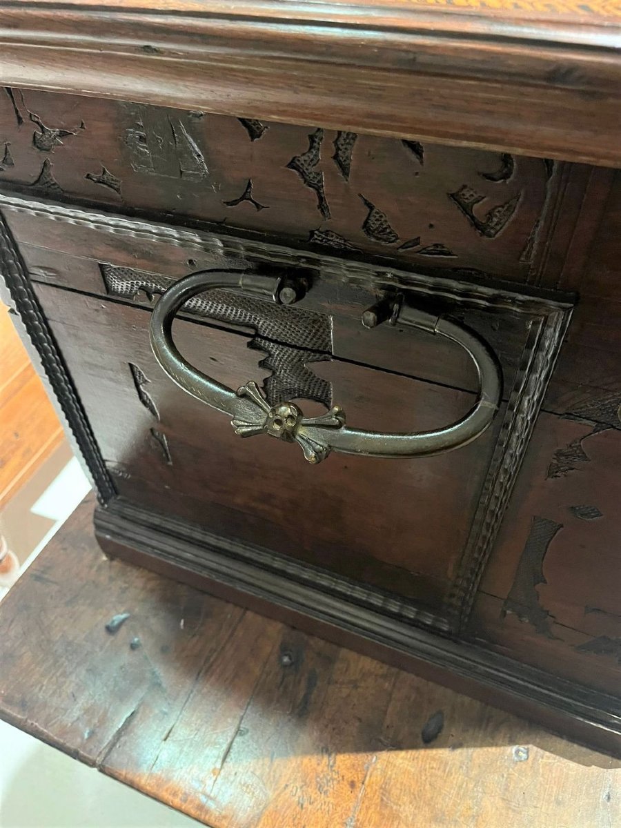 Important Pyrographed Lebanese Cedar Wedding Chest. Veneto 16th Century.-photo-6