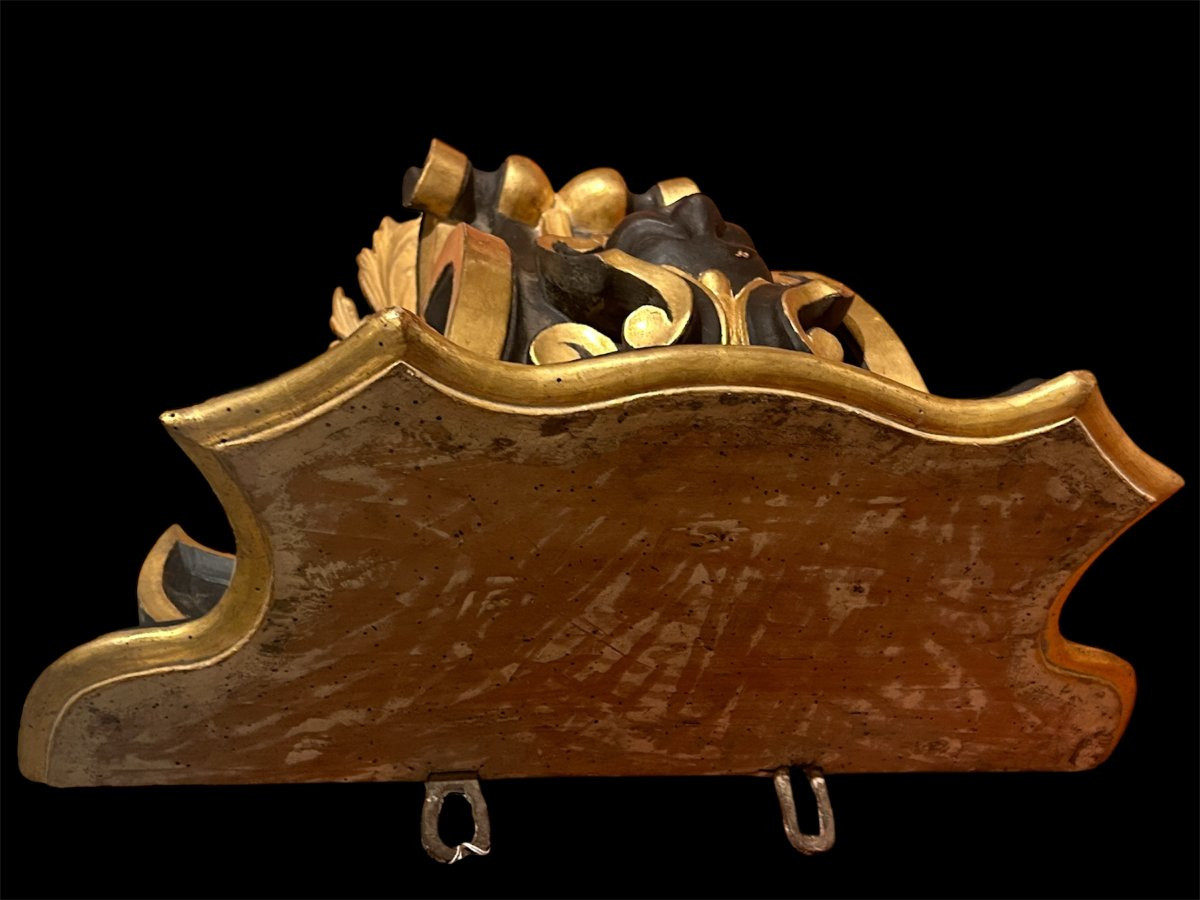 Étagère baroque en noyer laqué et doré. Italie centrale, XVIIe siècle.-photo-4