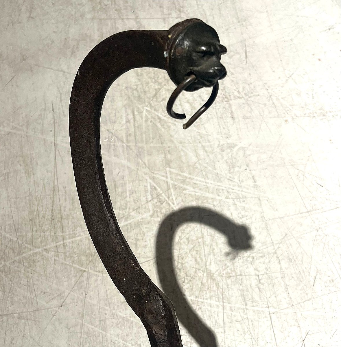 Outil En Fer Du XVIe Siècle Rare Et Ambigu Avec Tête De Lion En Bronze à l'Extrémité-photo-4