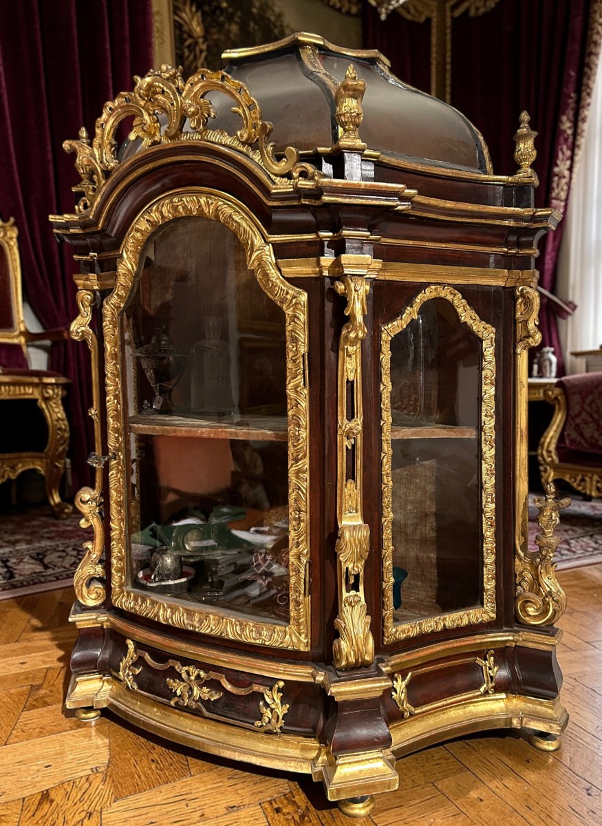 Important Romanesque Baroque Showcase In Wood And Gilded With Pure Gold. Second Half 17th C.