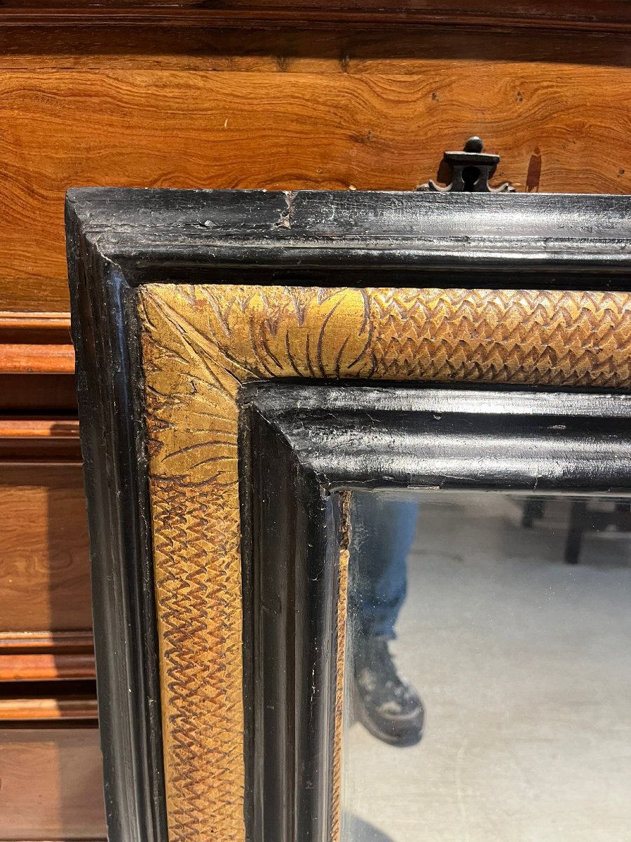 Cadre en laque italienne finement gravée et or, datant de la seconde moitié du XVIIe siècle.-photo-2