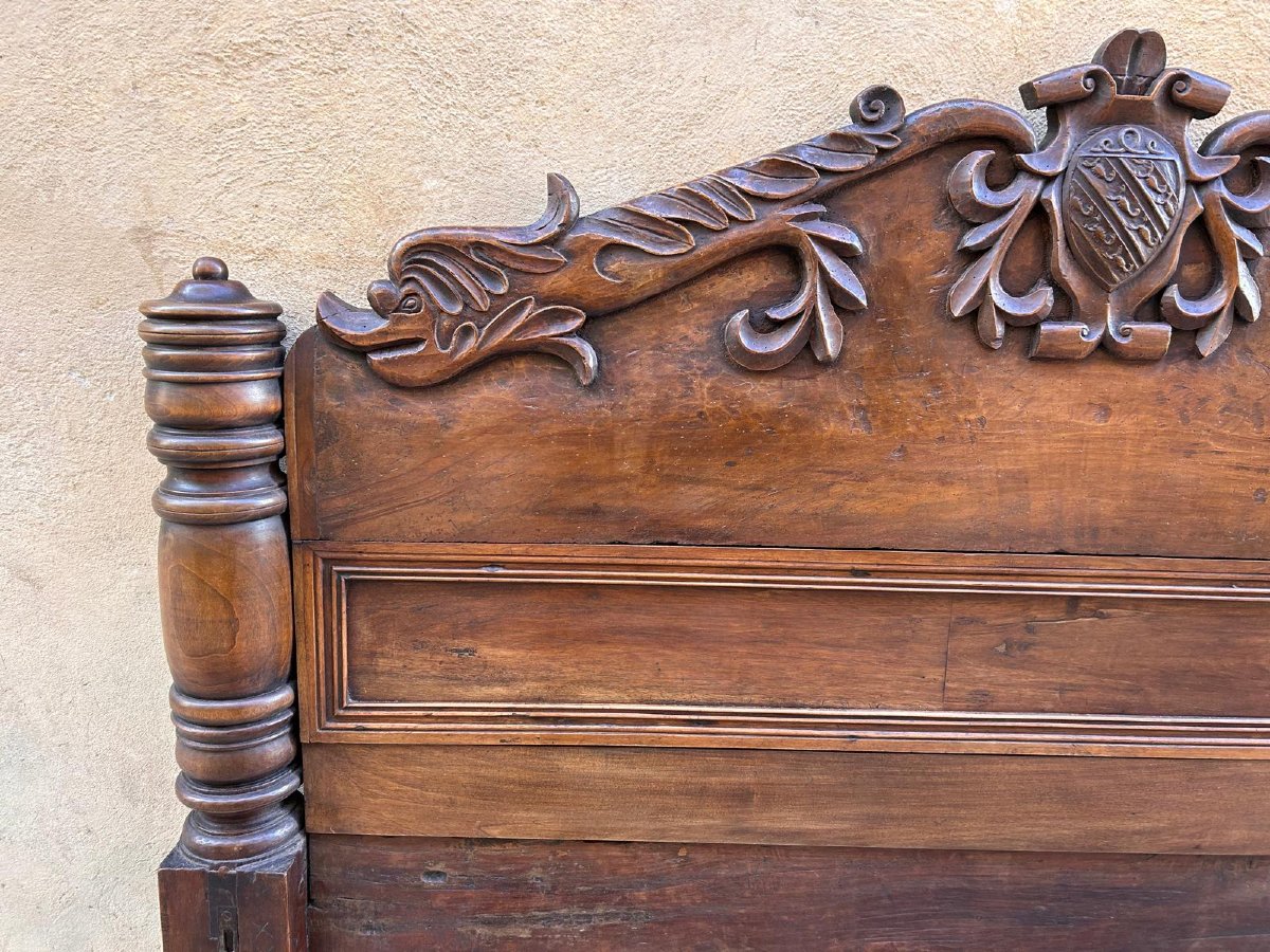 Interesting 17th Century Wooden Bed, With Scorpioni Family Crest.-photo-4