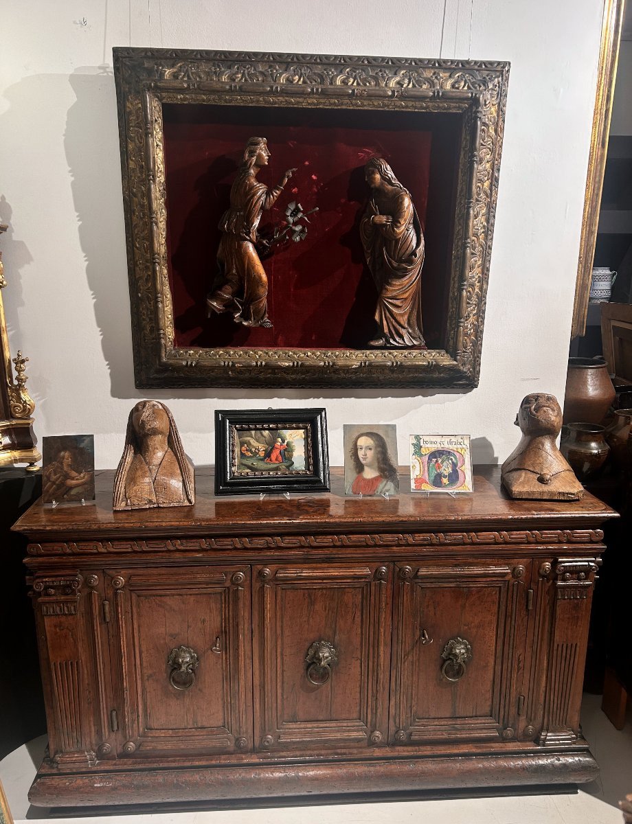 Carved Wooden Annunciation Within A Finely Carved Frame, First Half Of The 17th Century.-photo-3