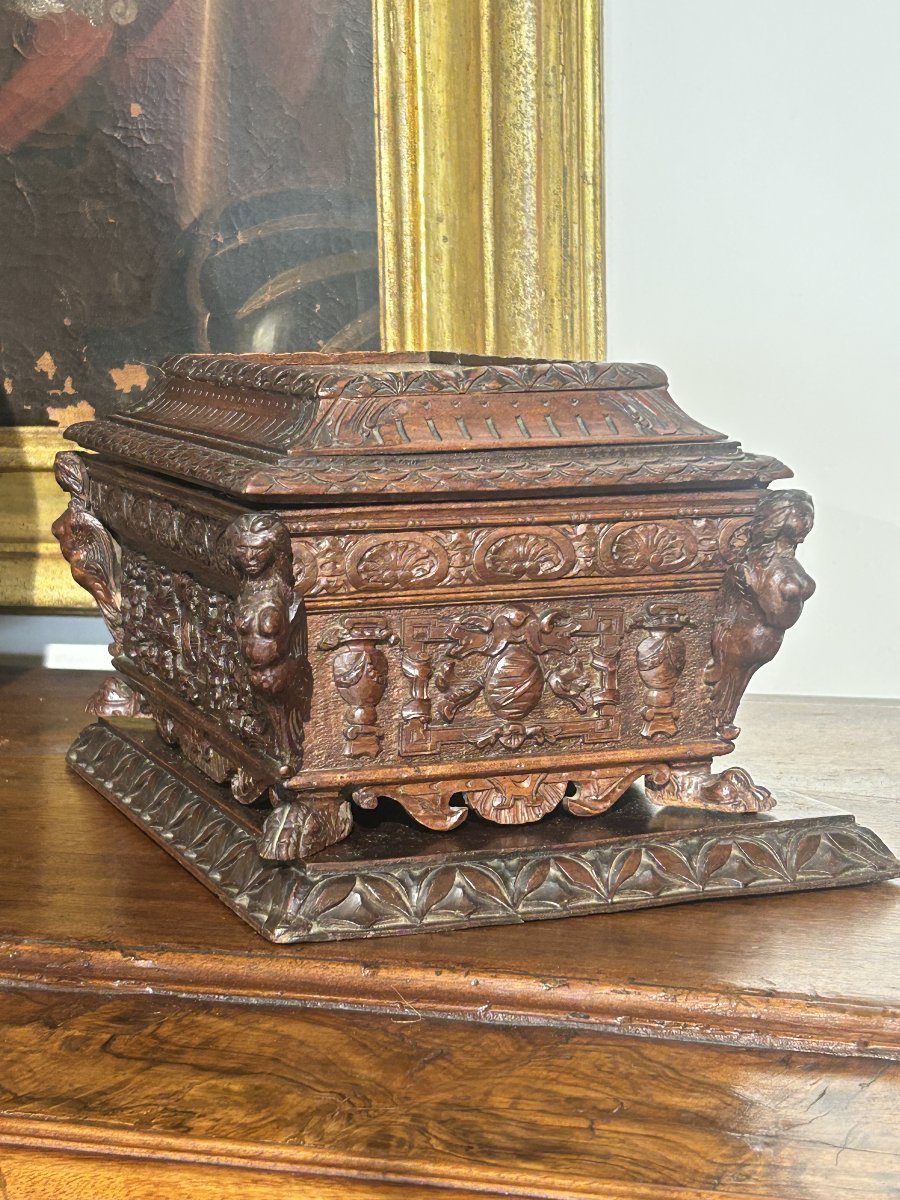 A Finely Carved Renaissance-style Wedding Chest. Made In The 19th Century.-photo-3