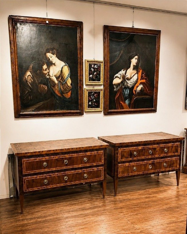 Paire de commodes Louis XVI finement incrustées de bois précieux.  États pontificaux-photo-2