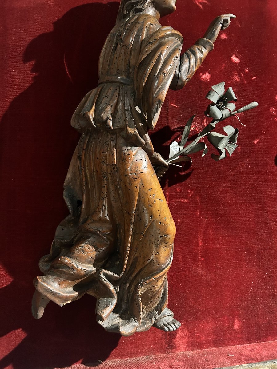 Annonciation en bois sculpté dans un cadre finement sculpté, première moitié du XVIIe siècle.-photo-5