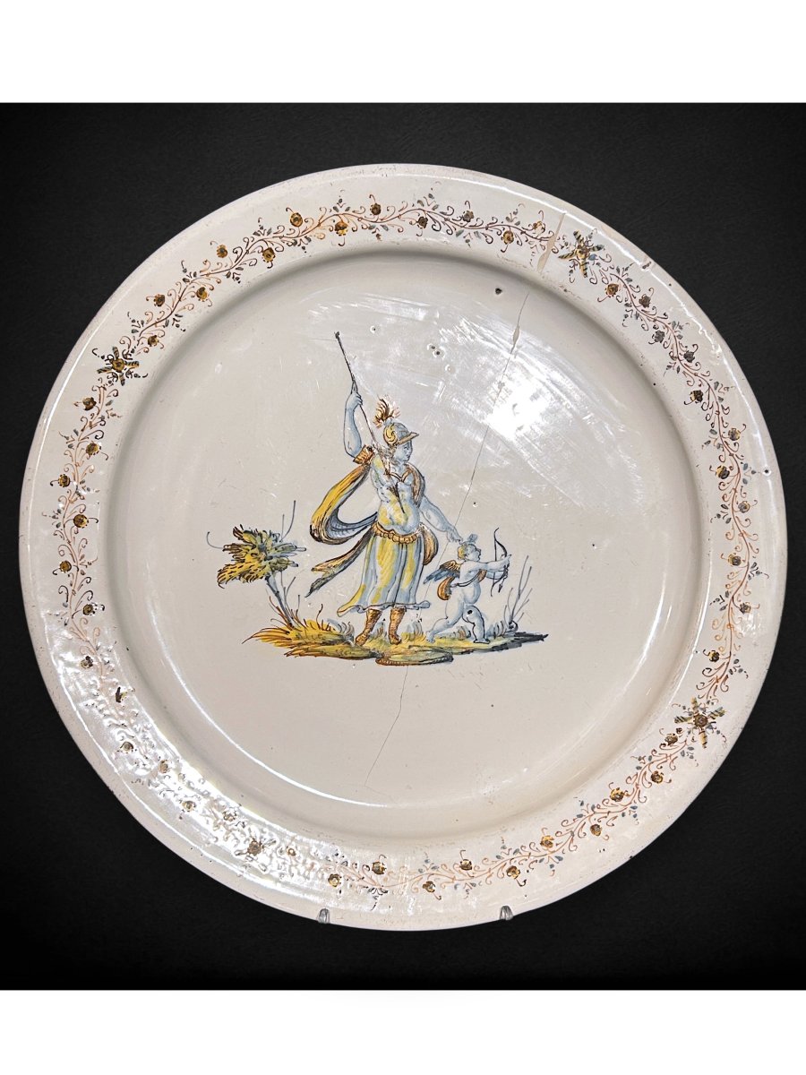 Large "white" Plate From Faenza, Late 16th Century. 45 Cm In Diameter