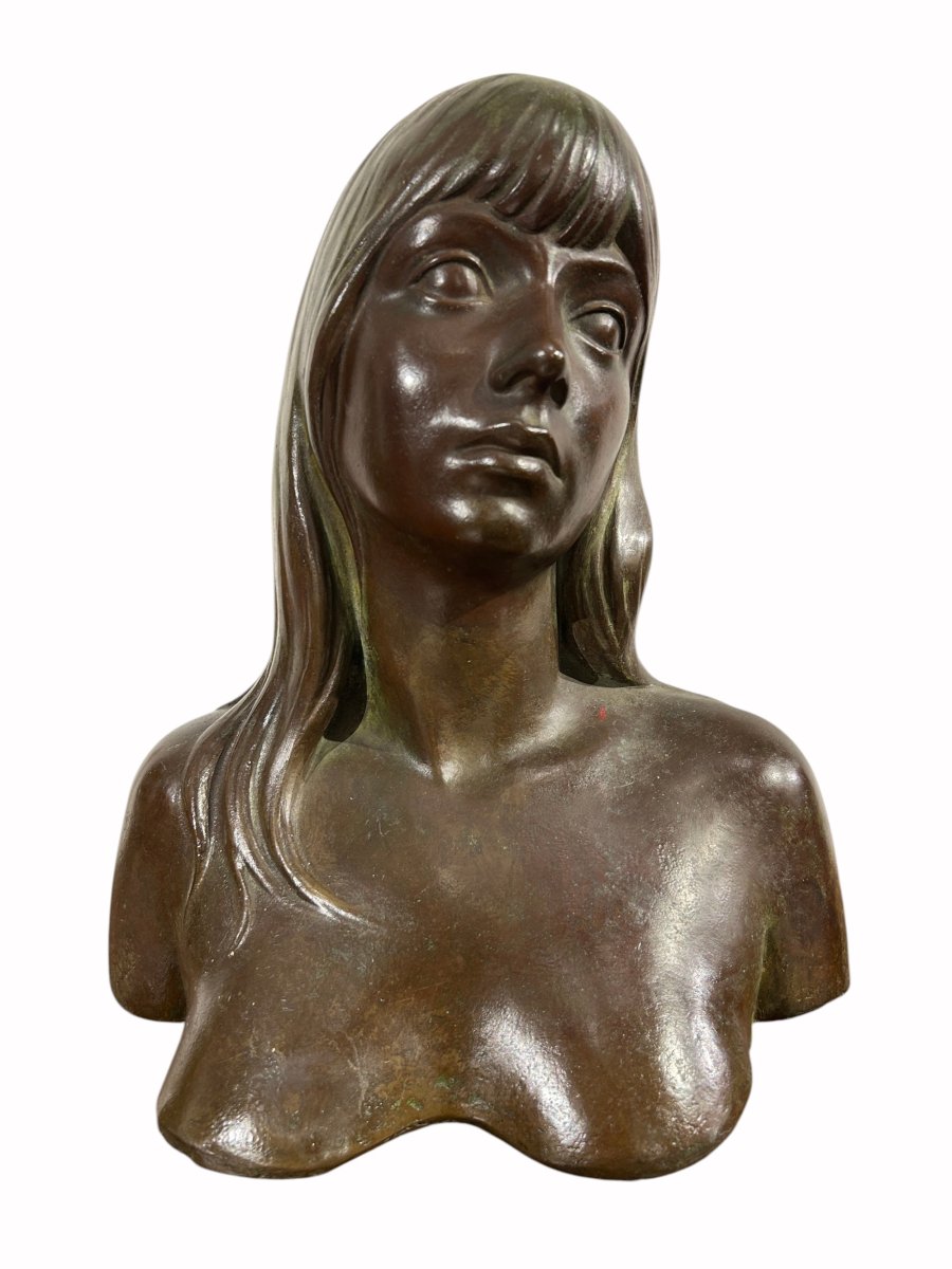 Buste féminin, sculpture en bronze signée Baiardi, 40 x 47 cm.