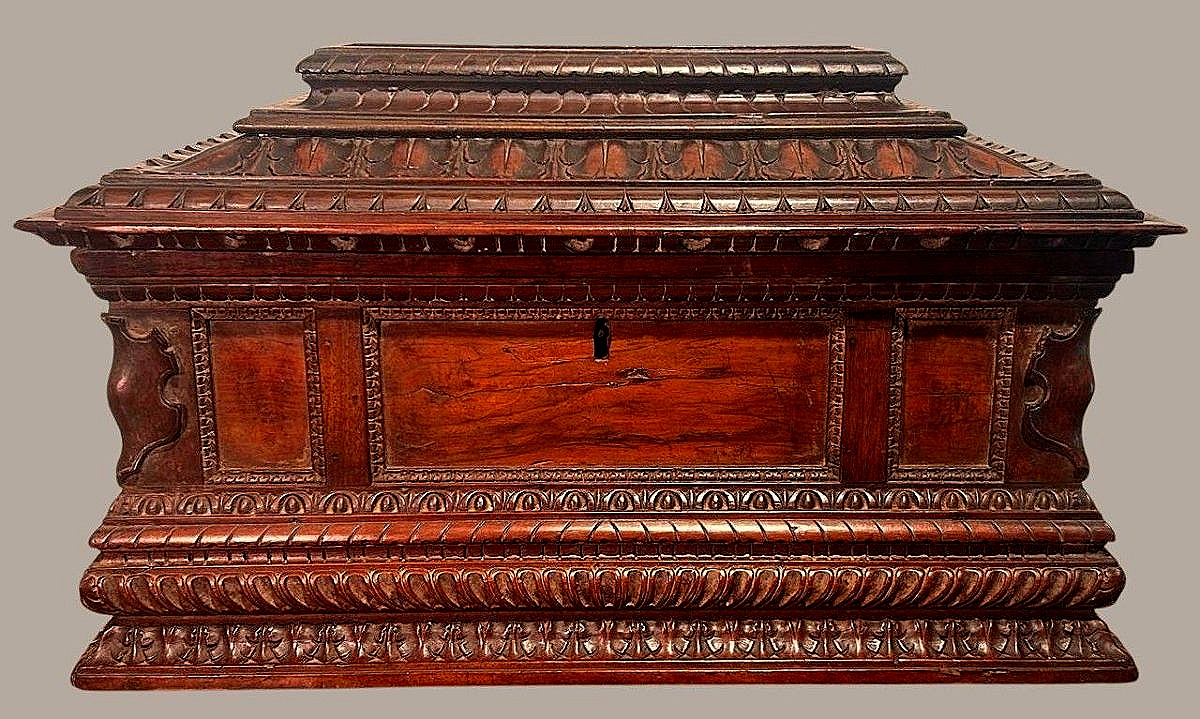 A Finely Carved Walnut Center Chest, 16th-century Tuscany.-photo-2