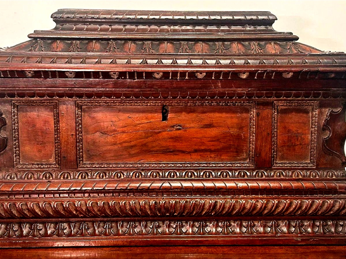 A Finely Carved Walnut Center Chest, 16th-century Tuscany.-photo-4