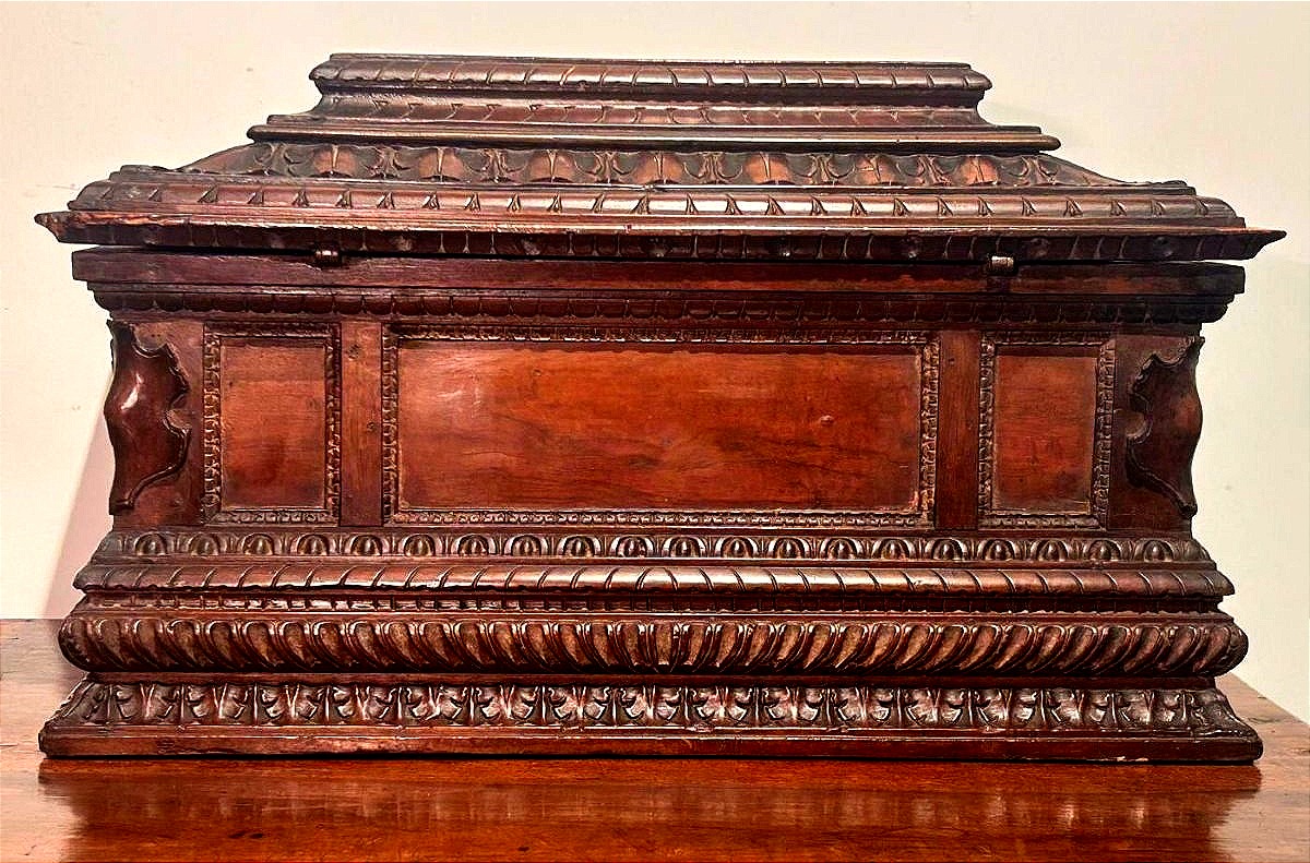 A Finely Carved Walnut Center Chest, 16th-century Tuscany.-photo-2