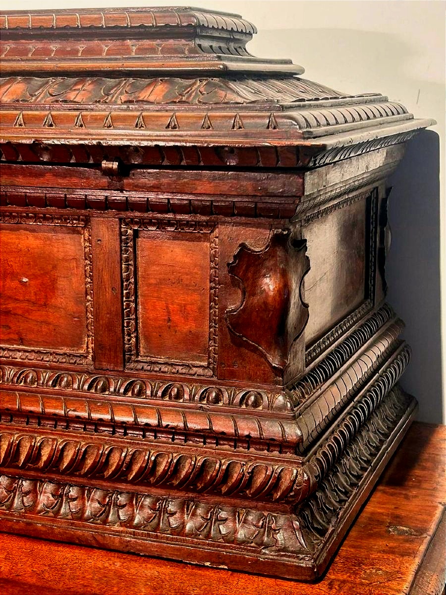A Finely Carved Walnut Center Chest, 16th-century Tuscany.-photo-3