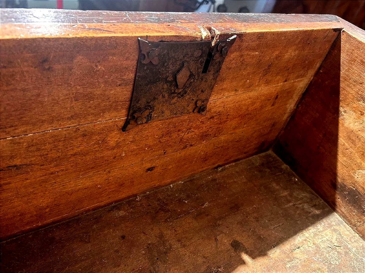 A Finely Carved Walnut Center Chest, 16th-century Tuscany.-photo-5