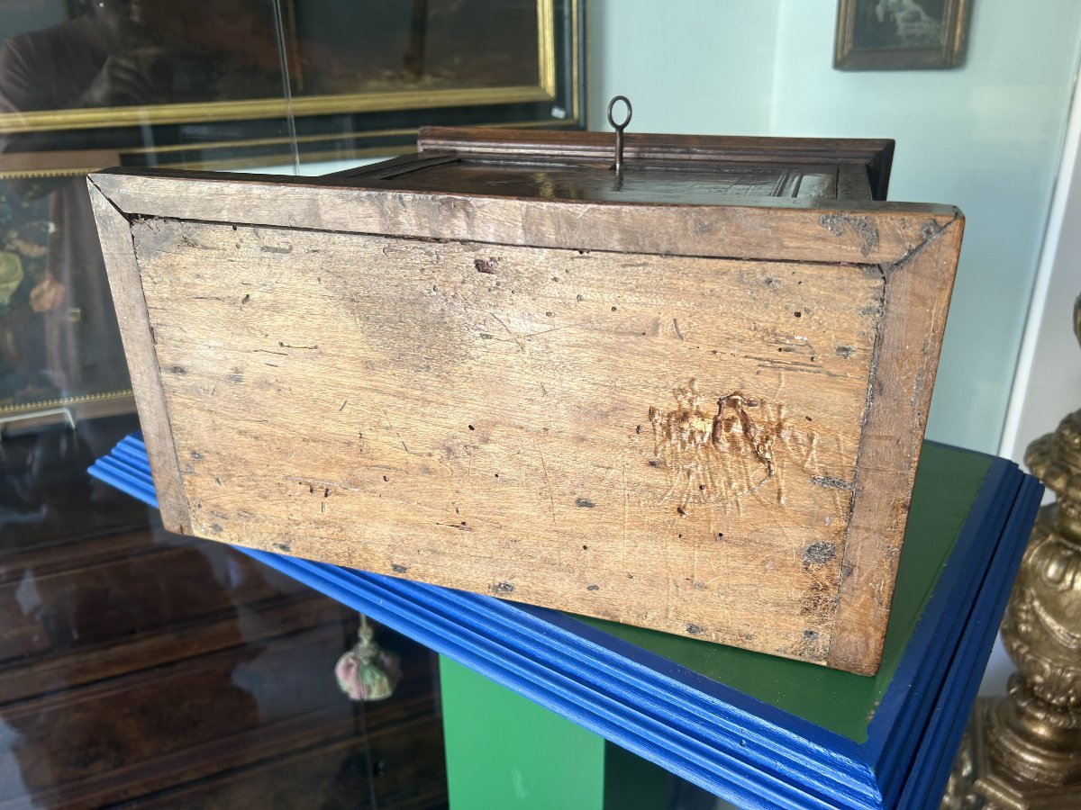 Petite Et Rare Armoire à Monnaie Avec Incrustations Chartreuses.-photo-6