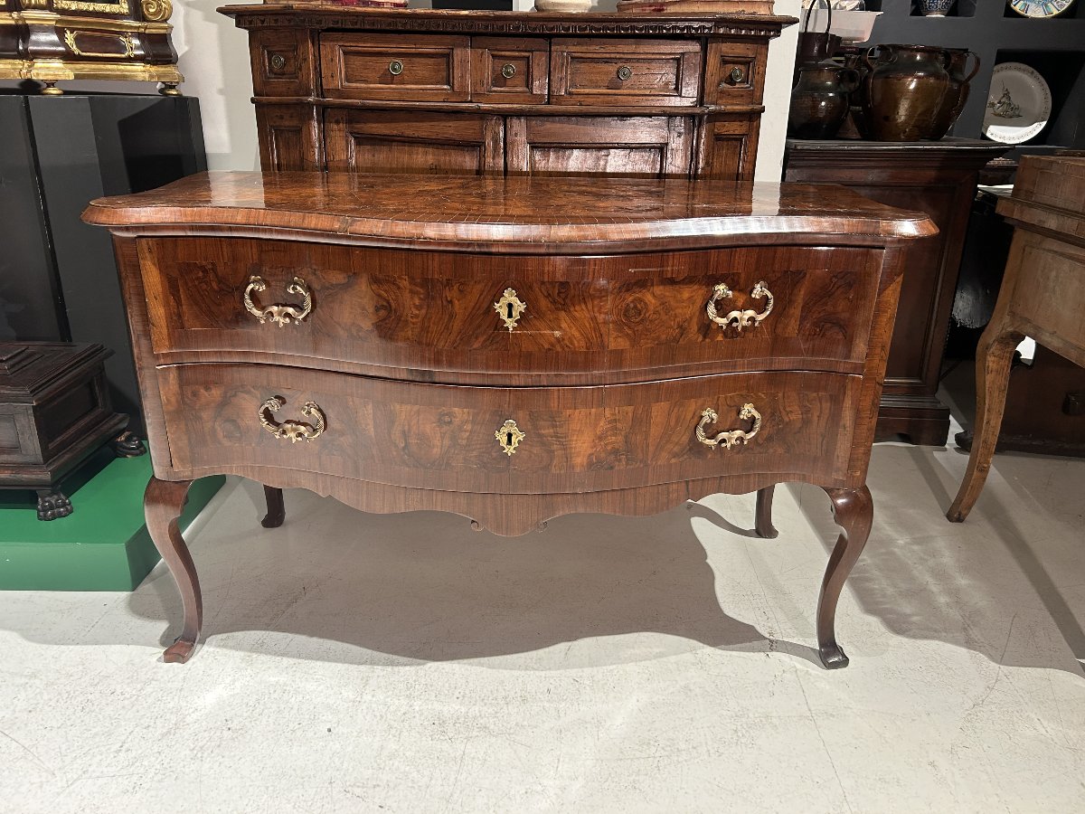 Commode Louis XV en loupe de noyer, Ferrare, milieu du XVIIIe siècle.-photo-2