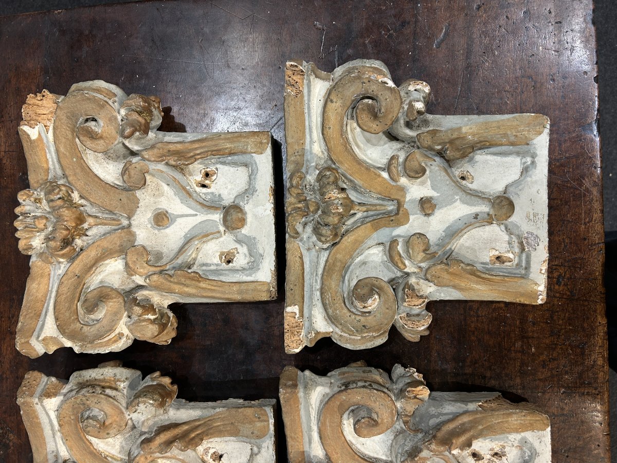 Ensemble de 4 chapiteaux en bois laqué, éléments de boiserie,  baroque tardif italie du XVIIIs.-photo-2