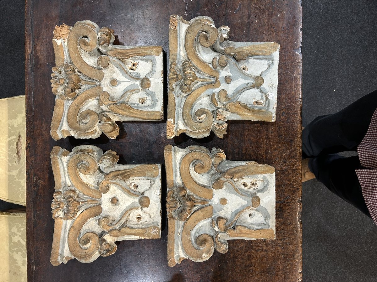 Ensemble de 4 chapiteaux en bois laqué, éléments de boiserie,  baroque tardif italie du XVIIIs.-photo-3