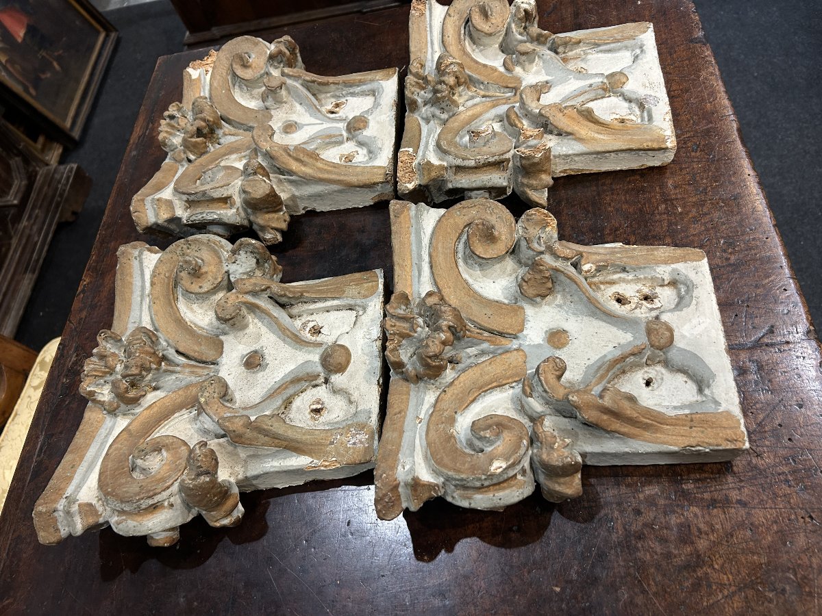 Ensemble de 4 chapiteaux en bois laqué, éléments de boiserie,  baroque tardif italie du XVIIIs.-photo-4