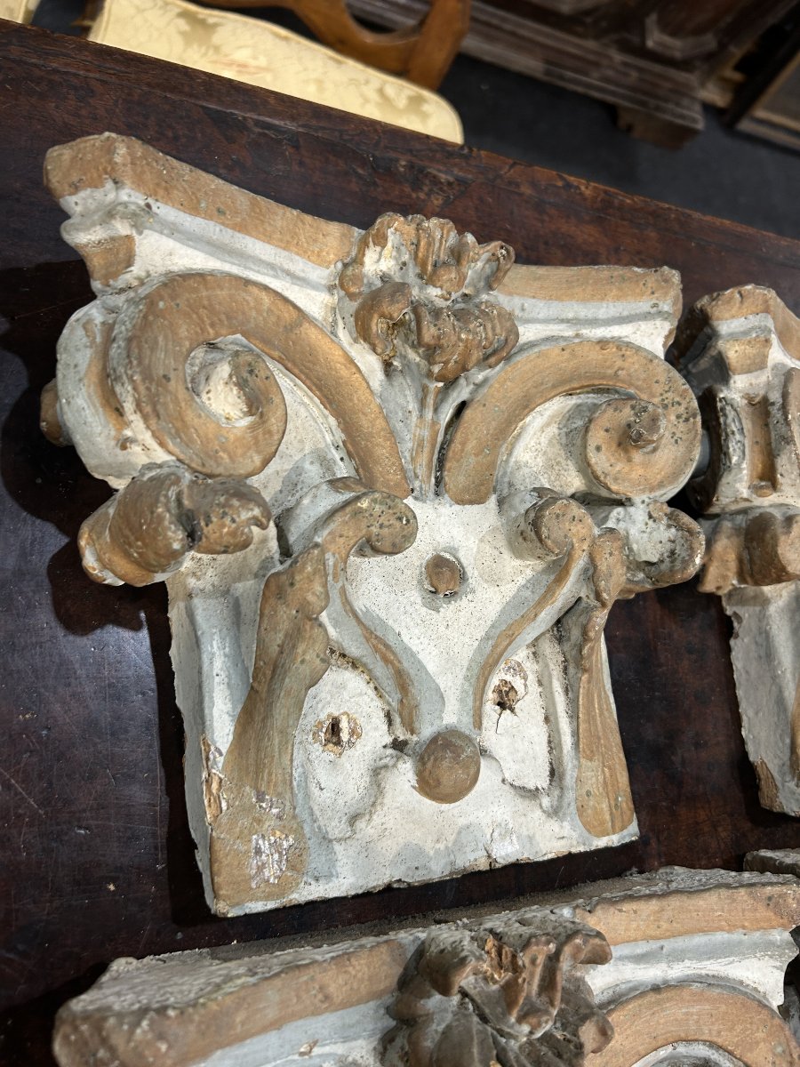 Ensemble de 4 chapiteaux en bois laqué, éléments de boiserie,  baroque tardif italie du XVIIIs.-photo-2