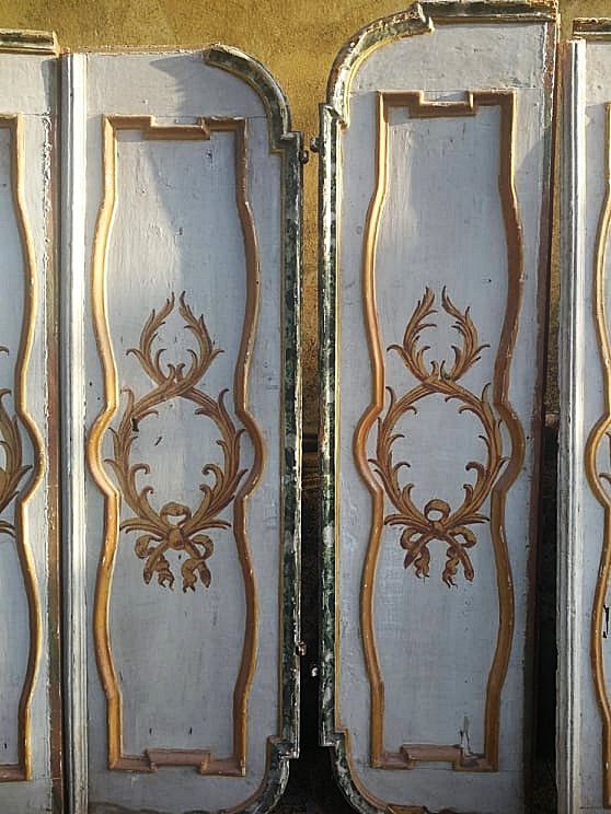 Rare Pair Of Late 17th C. Italian Doors/panels With Original Lacquers And Gilded Decorations-photo-1