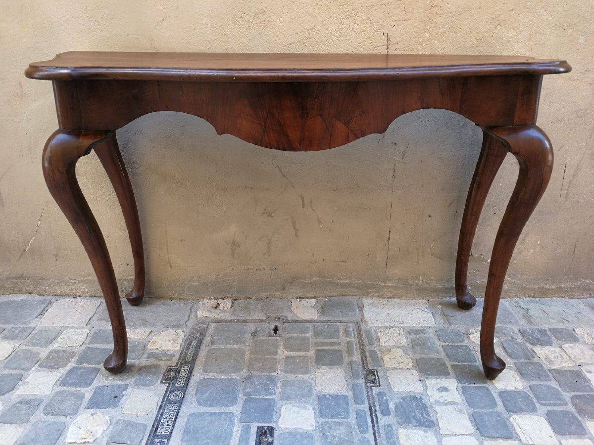 Beautiful Venetian Walnut Console From The Second Half Of The Eighteenth Century