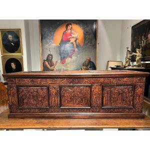 Important Pyrogenic Lebanese Cedar Wedding Chest. Veneto 16th Century.