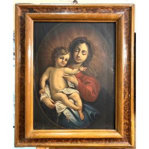 Large Madonna With Child From The XVIIth Century On First Canvas With Original Lacquered Frame.