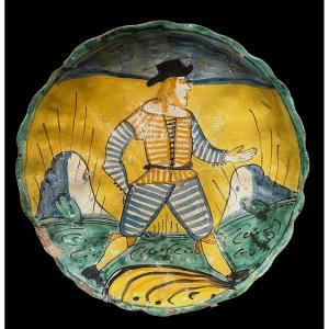 A 17th-century Crespina Di Montelupo, 28 Cm.