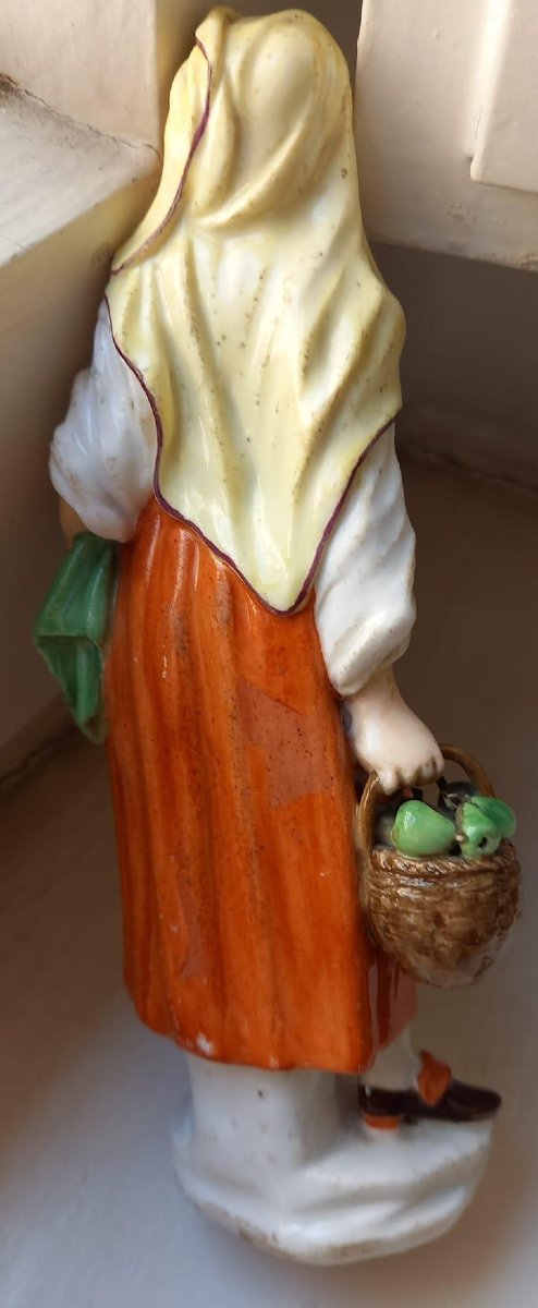 Paire des figures en porcelaine de Naples Real Fabbrica XVIII century-photo-4