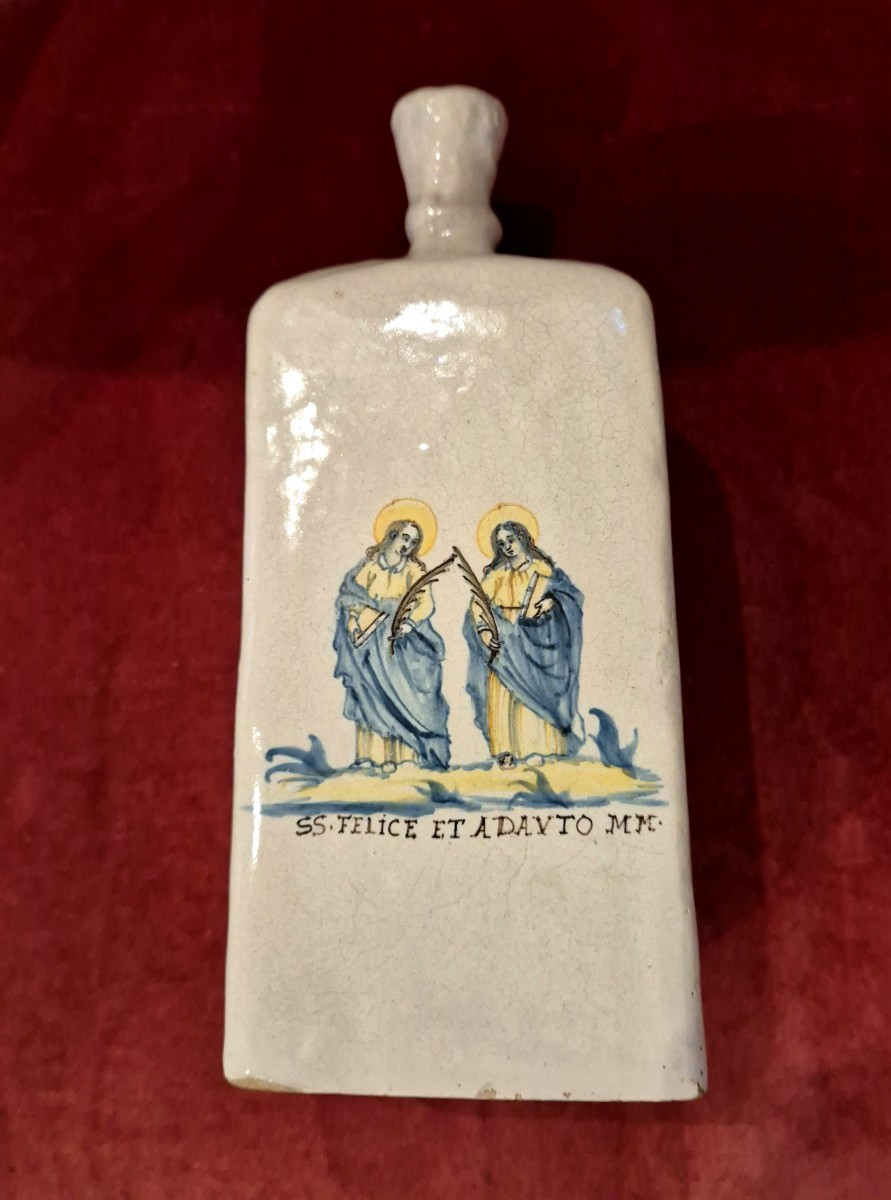 Bouteille en majolique de style compendiaire Italie centrale, XVIIe-XVIIIe siècle