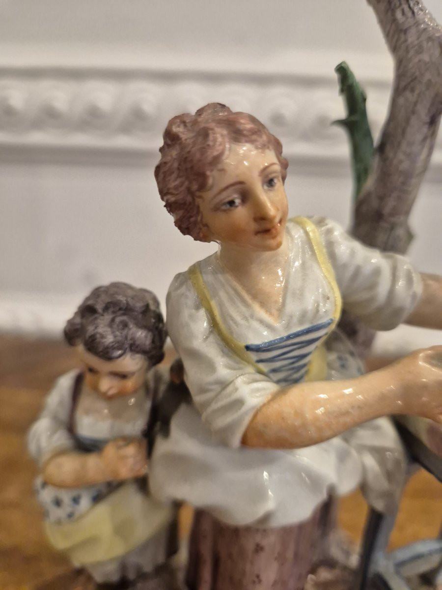 Groupe en porcelaine femme et son enfant Doccia XVIIIéme siécle-photo-2