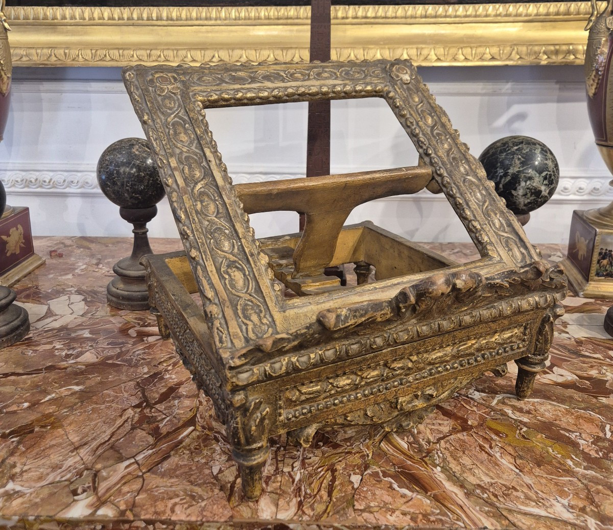  pupitre néoclassique,  bois , Italie XVIIIe Siècle 