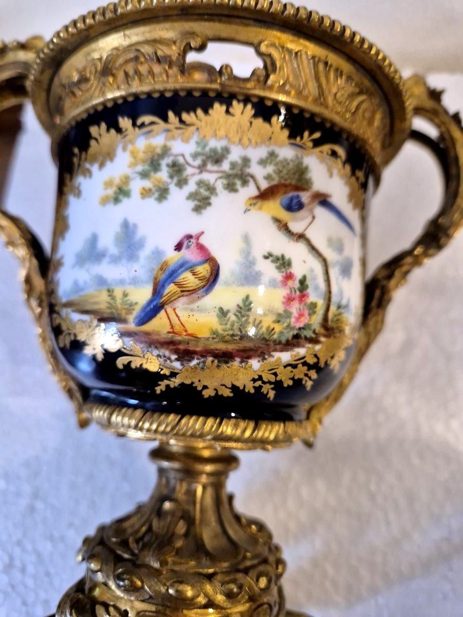 Potiche en porcelaine du type Sevres monture en ormolu XIX siécle-photo-3