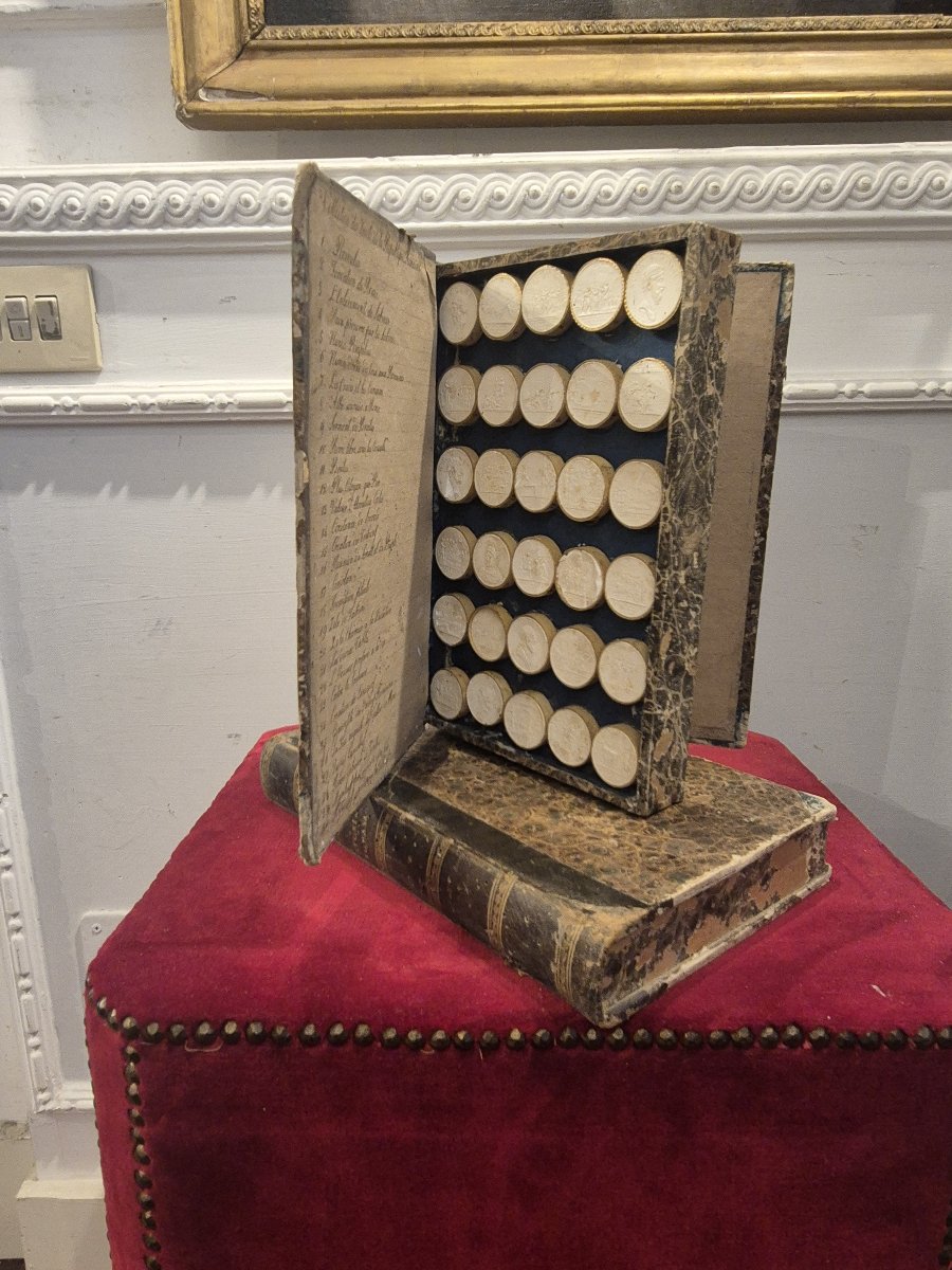 paire de faux livres avec une collection de sceaux, Italie XIXe Siècle . Grand Tour-photo-2