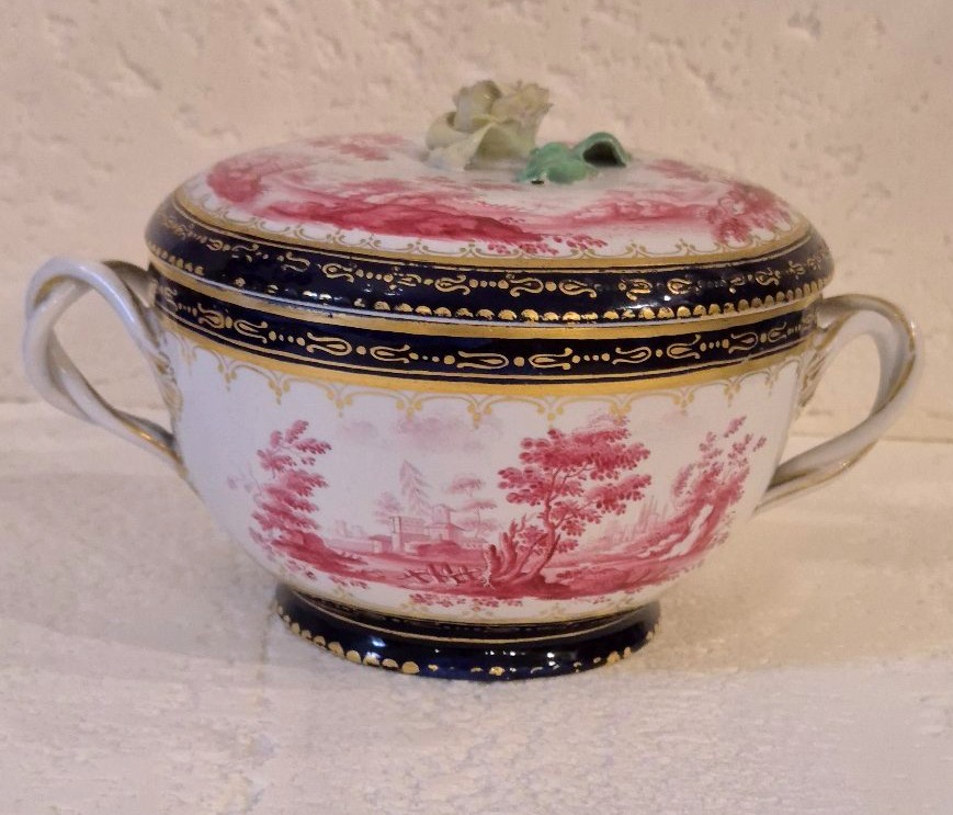 Ecueille Tasse a bouillon porcelaine Doccia Fanciullacci XVIIIéme siécle 