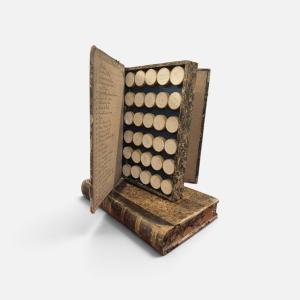 Pair Of Mock-up Books Containing A Collection Of Seals, 19th-century Italy, Grand Tour