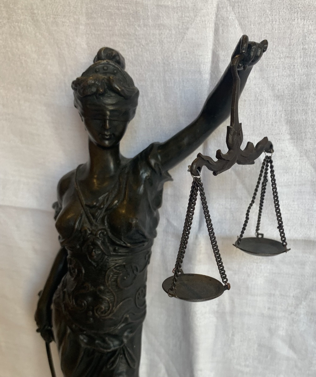 bronze représentant la déesse de la justice-photo-3