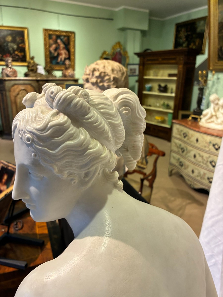 Statue en marbre de Carrare représentant Vénus, début du XIXe siècle-photo-4